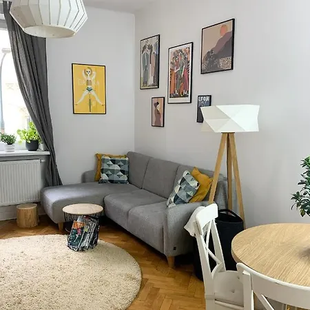 Two Separate Bedrooms. Air Condition, Centre